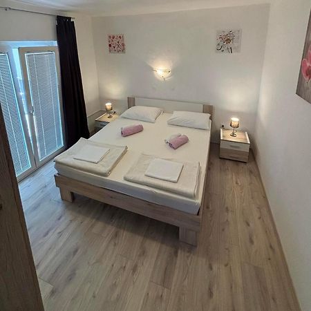 Apartments Lota Starigrad Paklenica Esterno foto