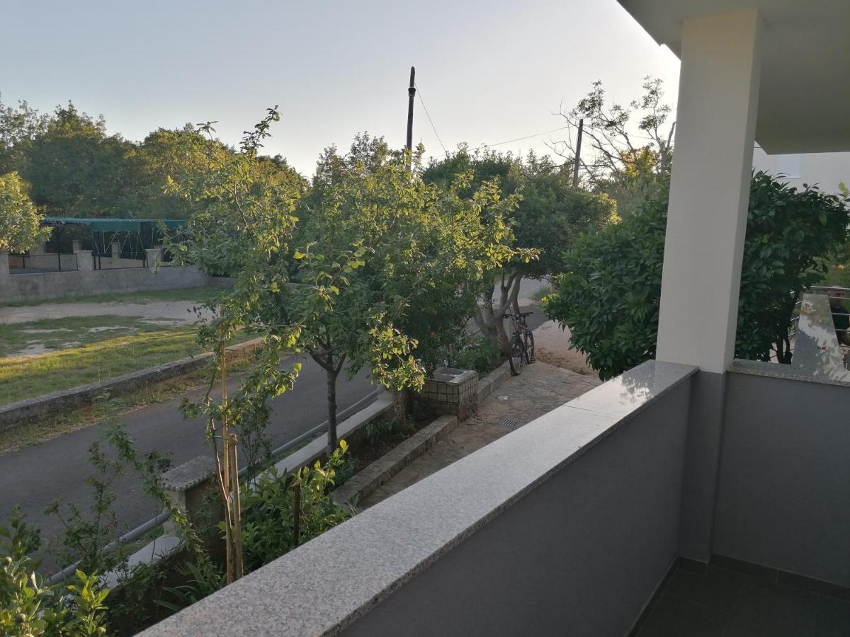 Apartments Lota Starigrad Paklenica Esterno foto