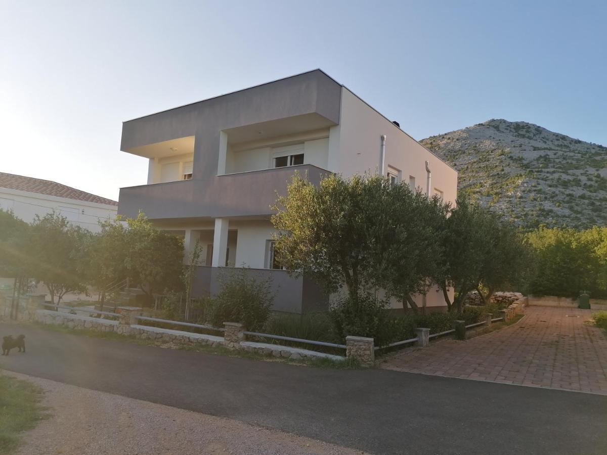 Apartments Lota Starigrad Paklenica Esterno foto