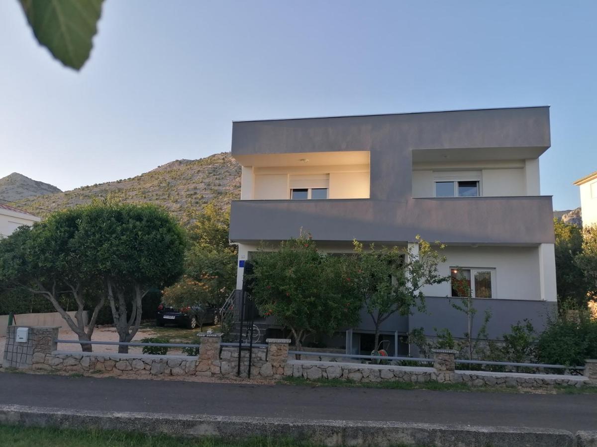 Apartments Lota Starigrad Paklenica Esterno foto