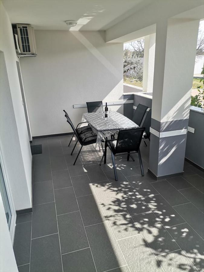Apartments Lota Starigrad Paklenica Esterno foto