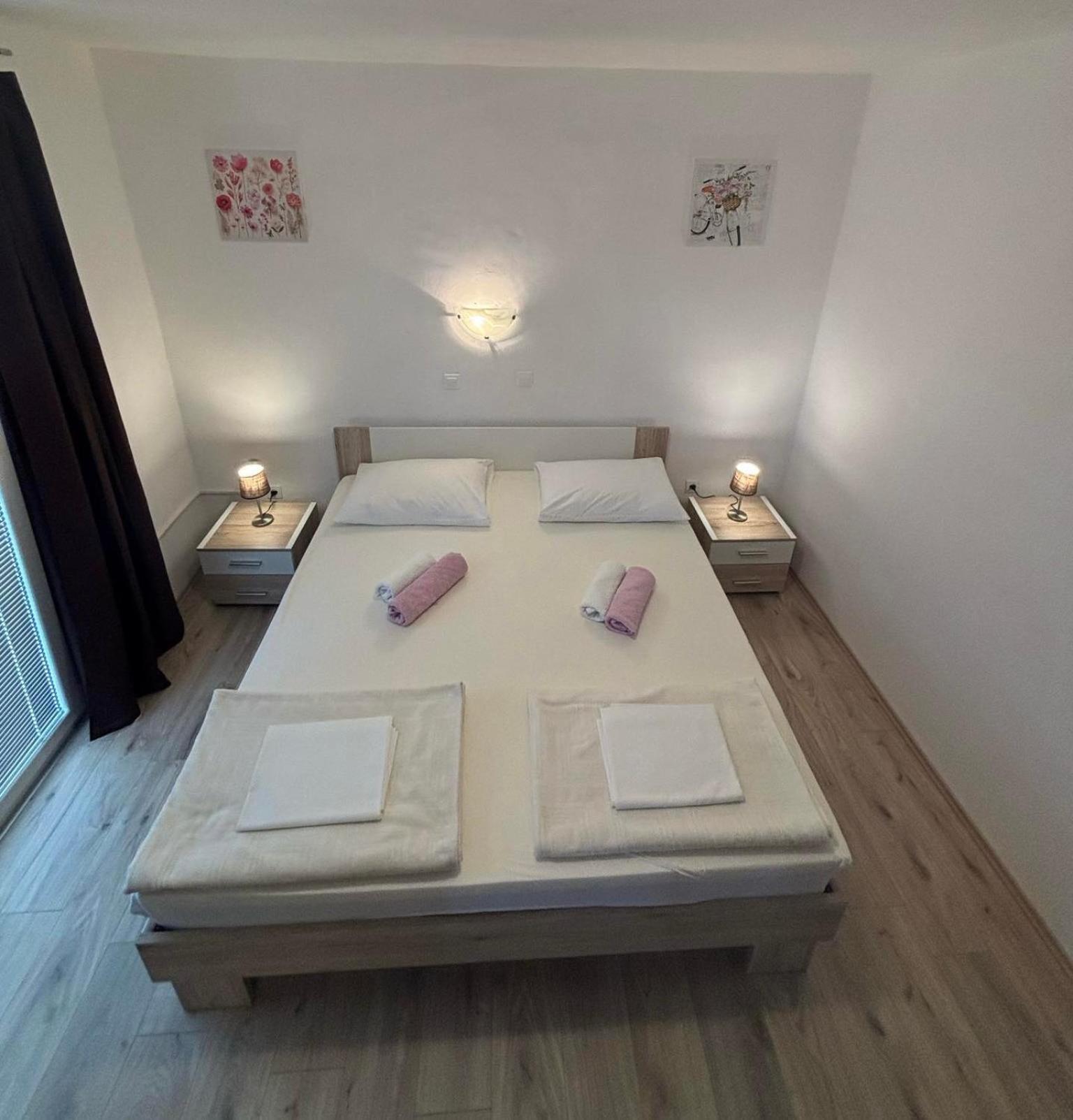 Apartments Lota Starigrad Paklenica Esterno foto