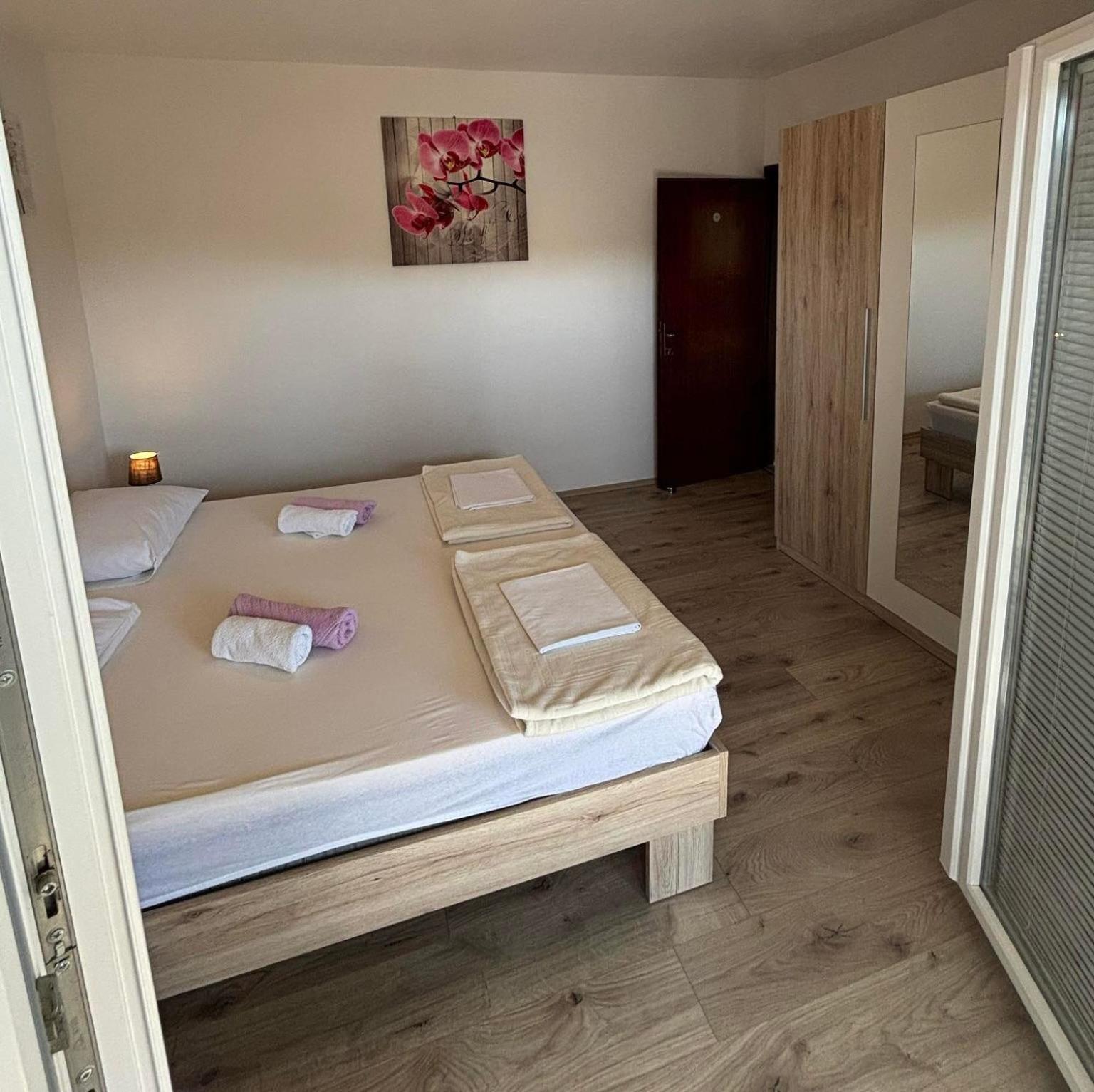 Apartments Lota Starigrad Paklenica Esterno foto